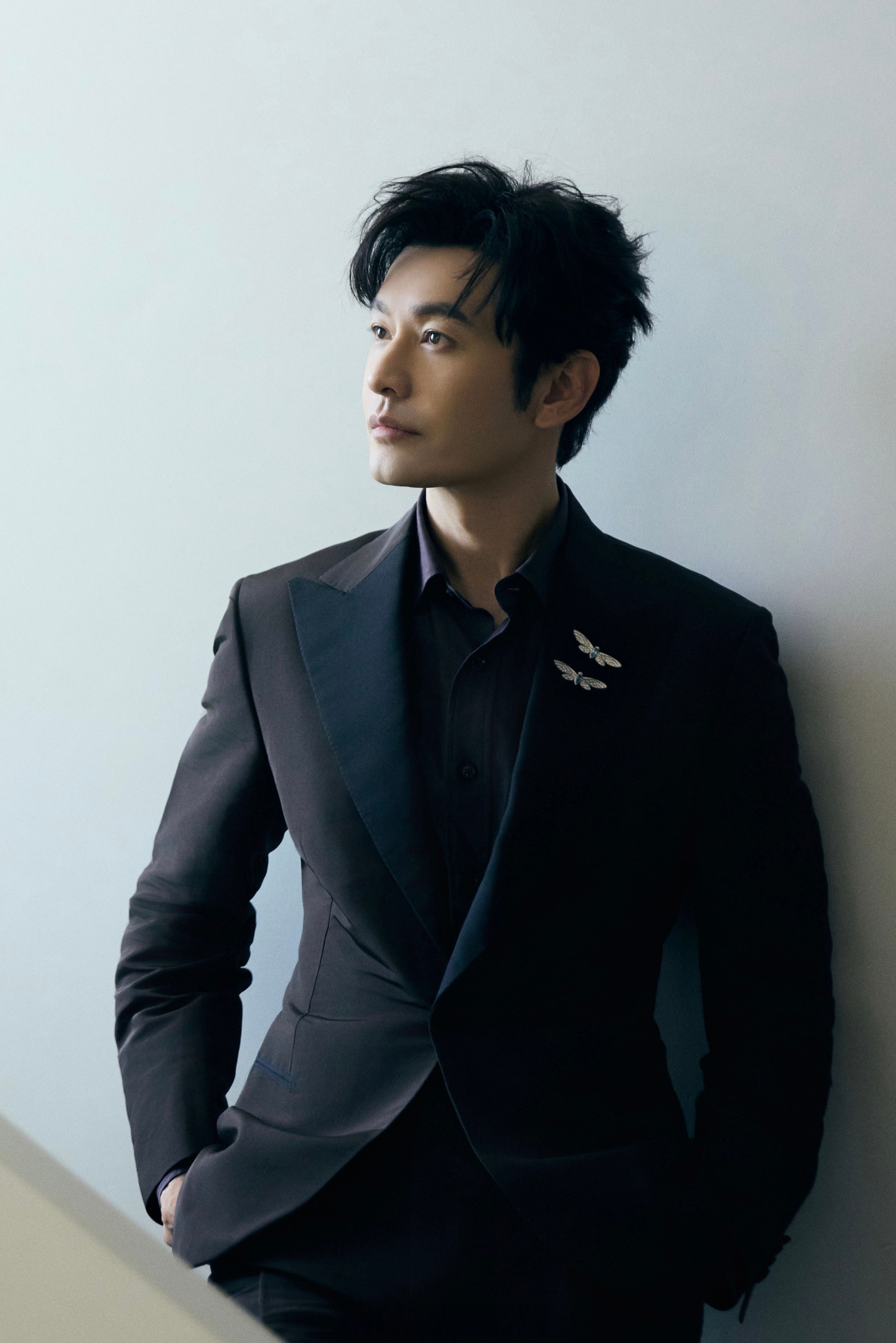 黄晓明佩戴animaux系列cicada项链(作胸针用),quatre black系列手镯及