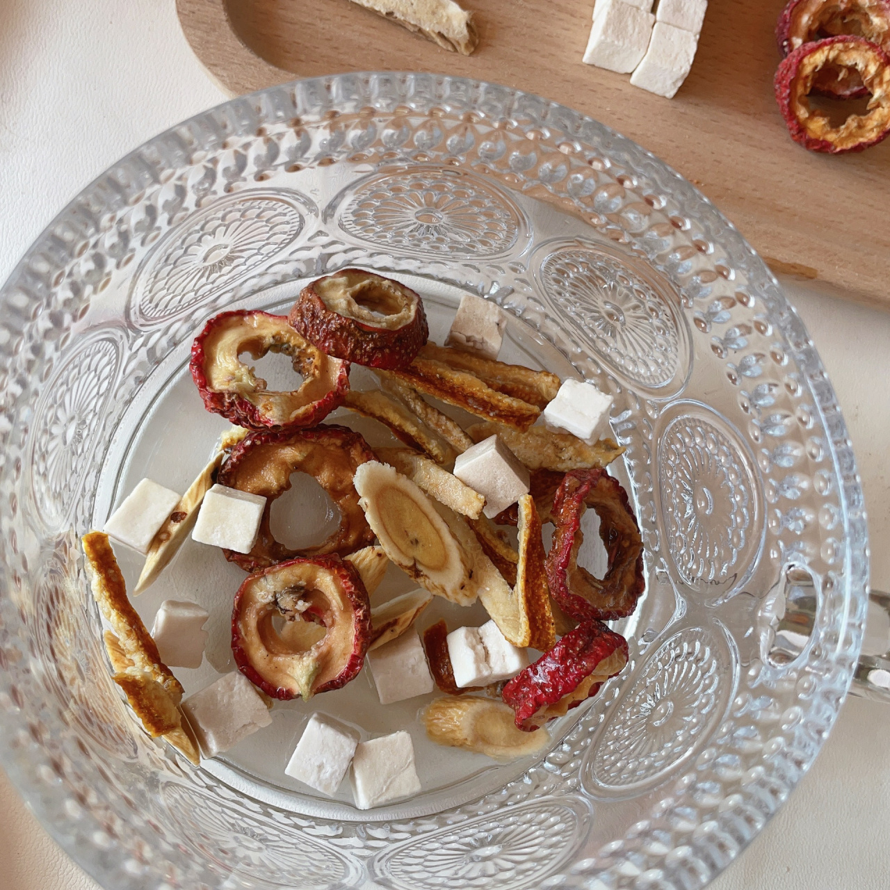 黄芪茯苓山楂陈皮茶,告别小肚腩～ 78食材:黄芪10g 茯苓15g 山楂3g