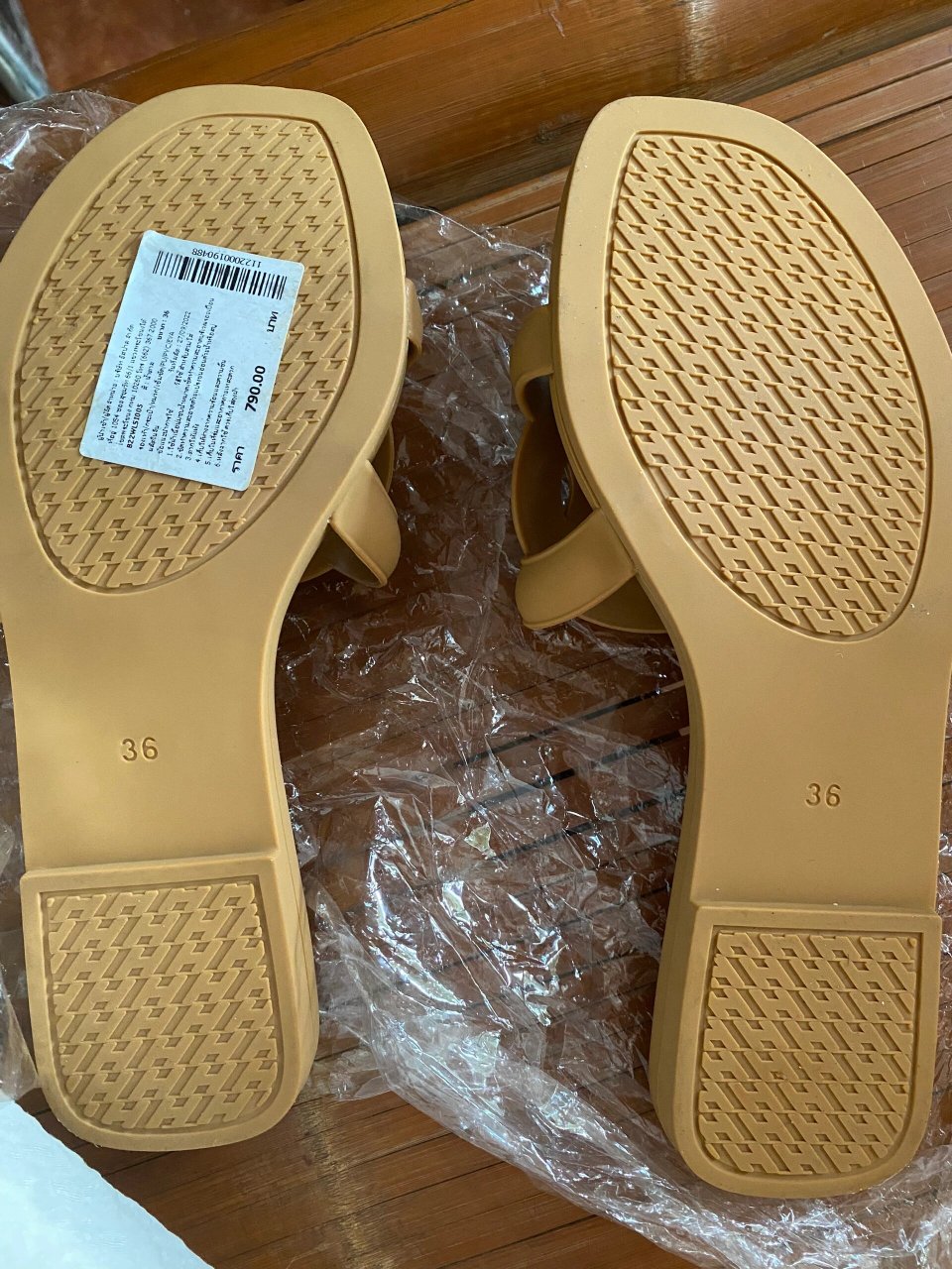 泰国本土品牌jelly bunny拖鞋 出一双,朋友给我送了一双,自己也买了一
