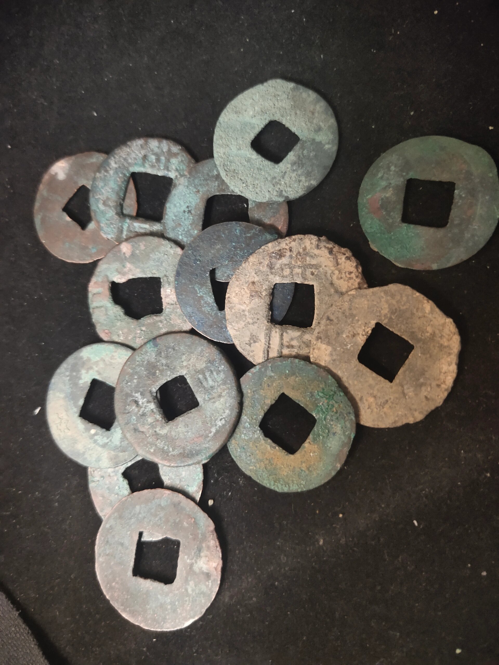 14枚汉半两打包85包邮 汉半两钱 西汉初年所铸的钱,虽陆续减轻重量,仍