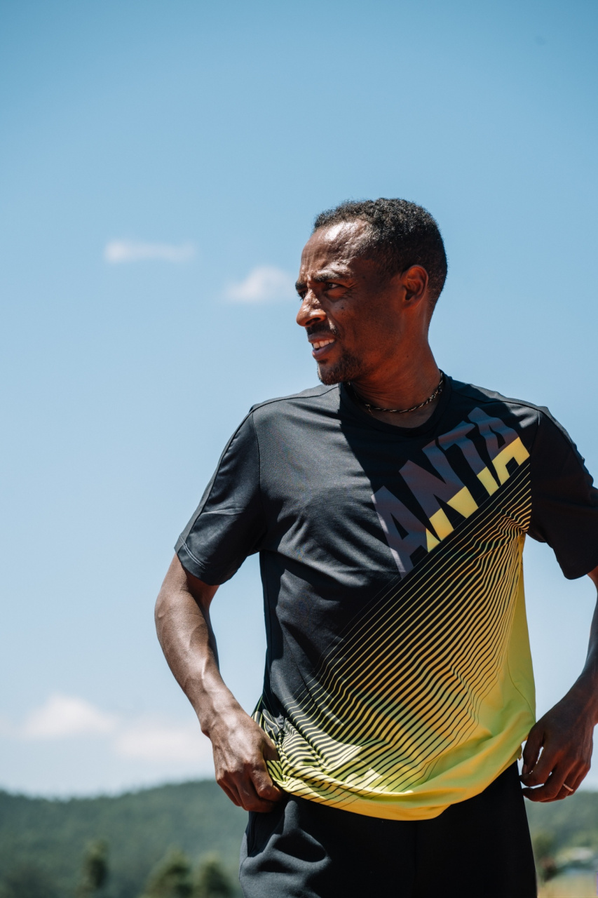 那边安踏出海,签约贝克勒.