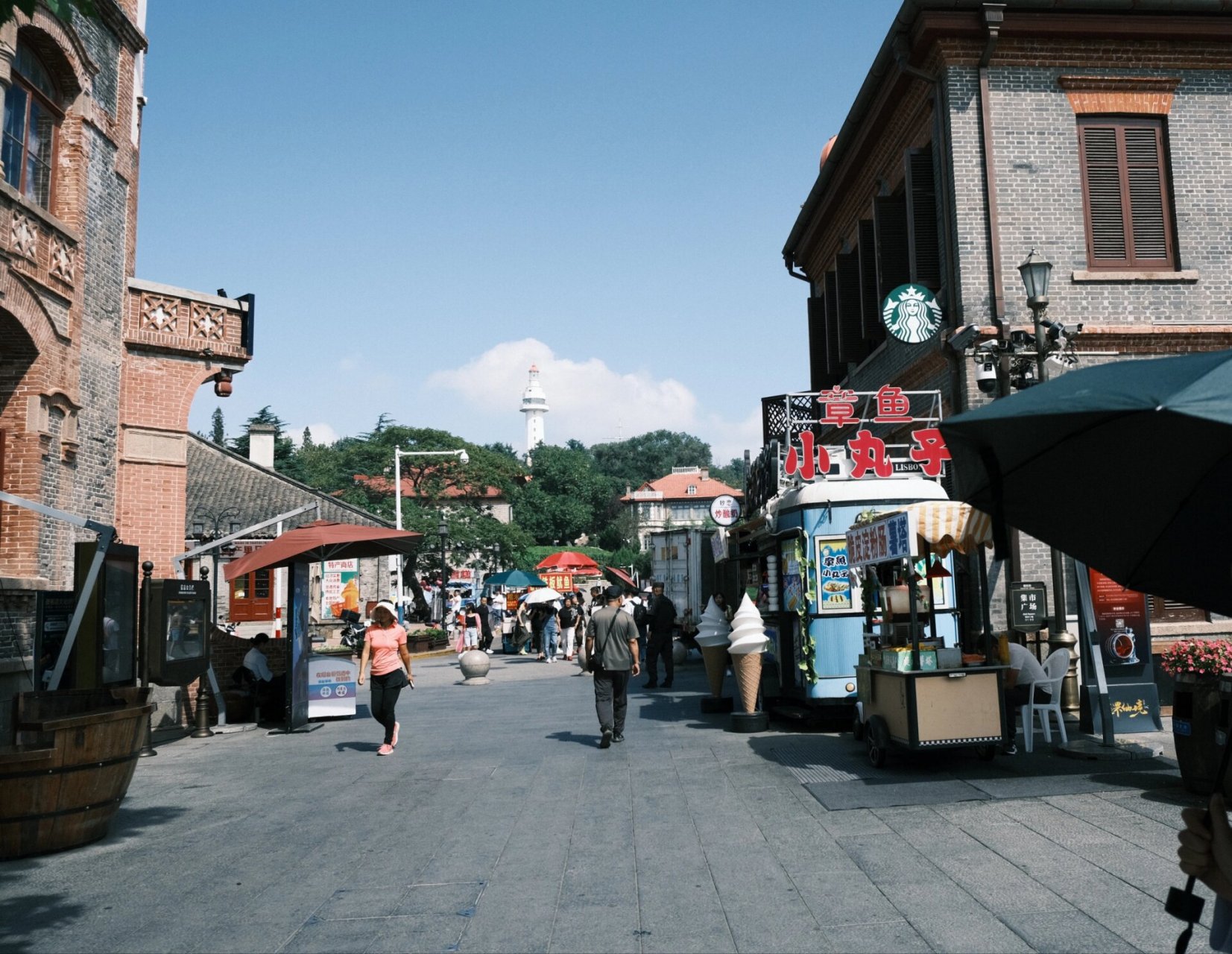 烟台芝罘区景点合集攻略 感受2 芝罘湾广场:可以坐大帆船喂海鸥,抖音