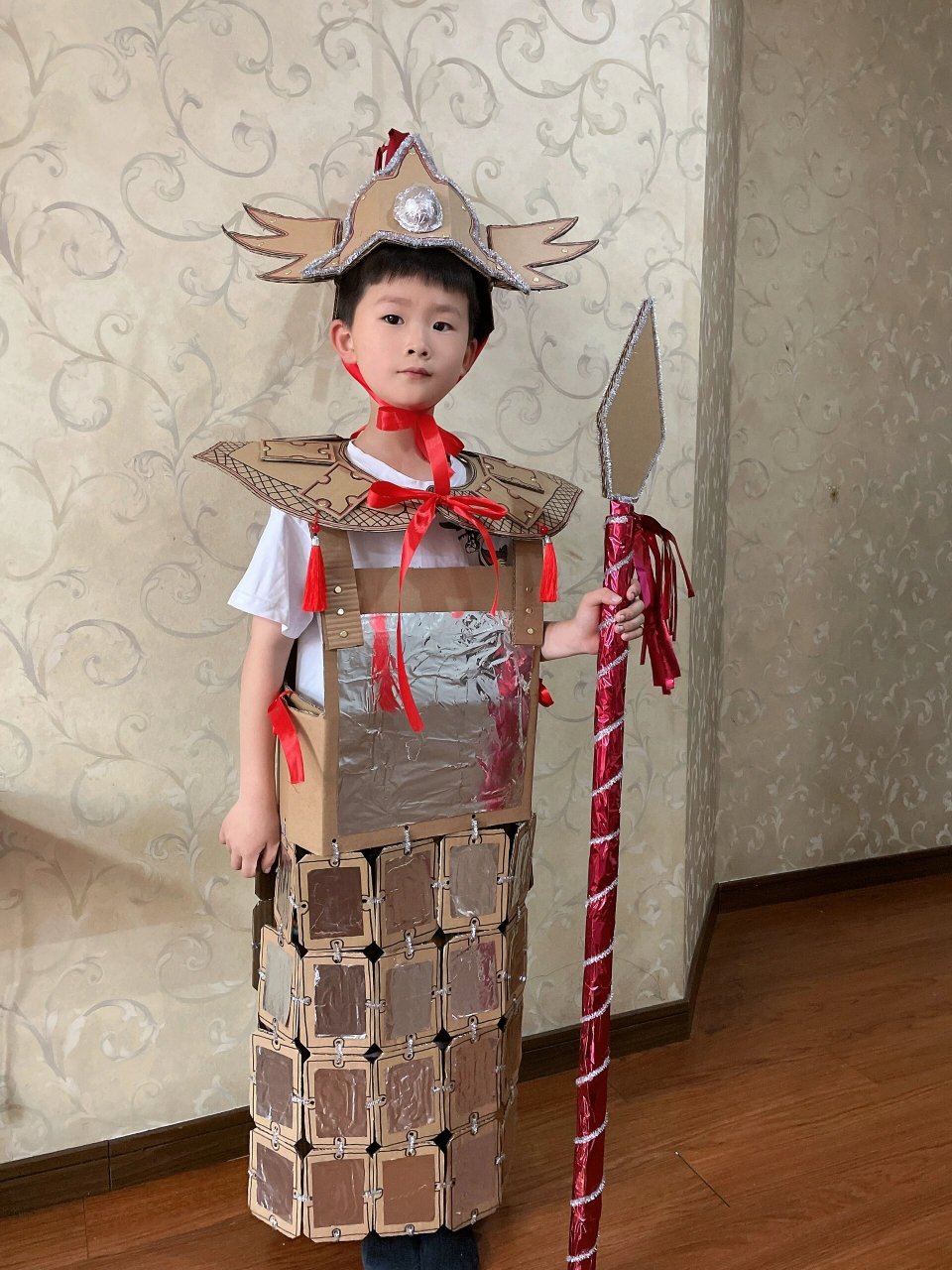 手工diy 环保服装纸箱废物利用花木兰将军 手工制作diy 环保服装纸箱