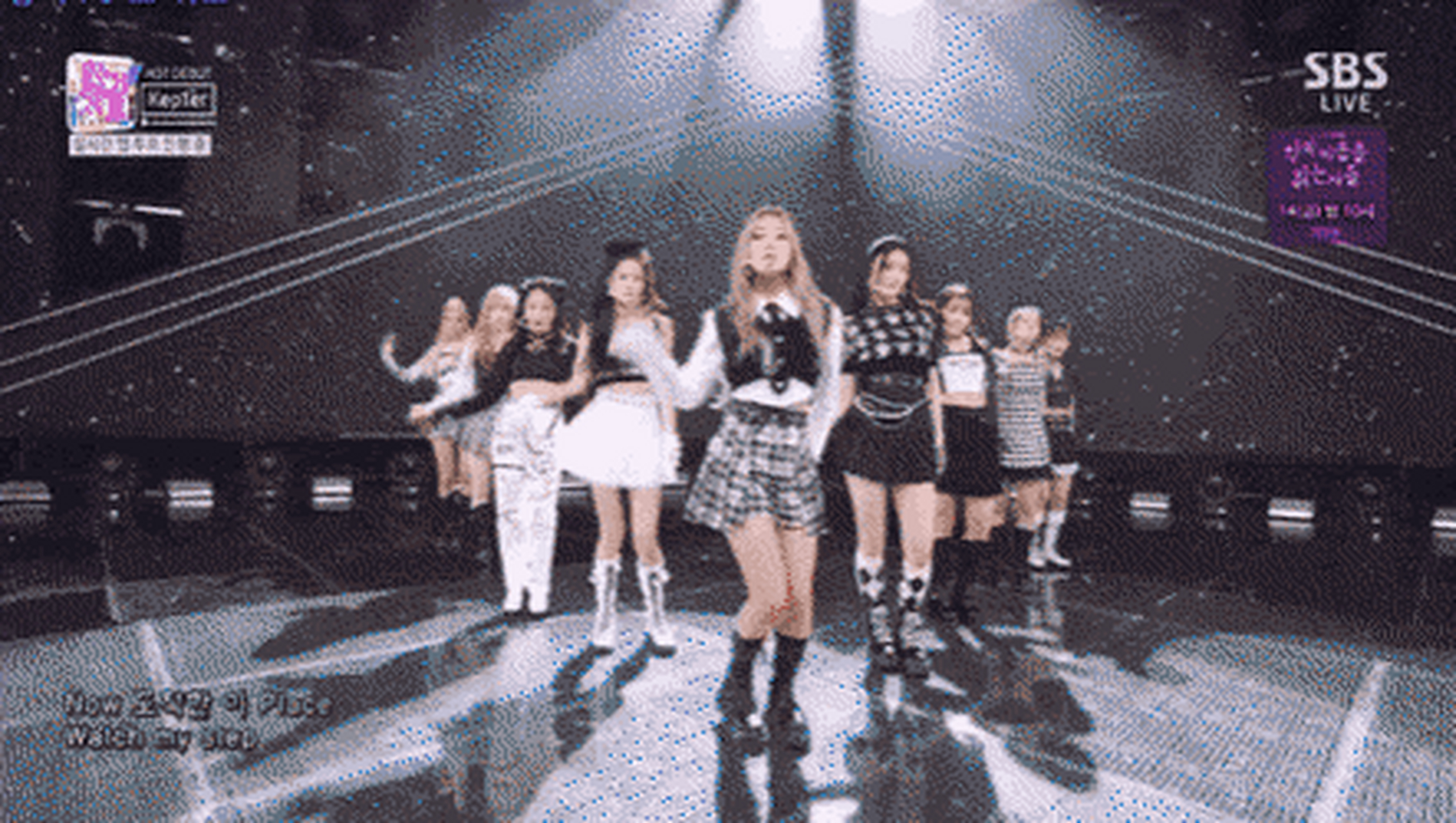 kpop爱豆舞台运镜师拍摄过程.gif  这是把舞蹈倒背如流的程度吧!