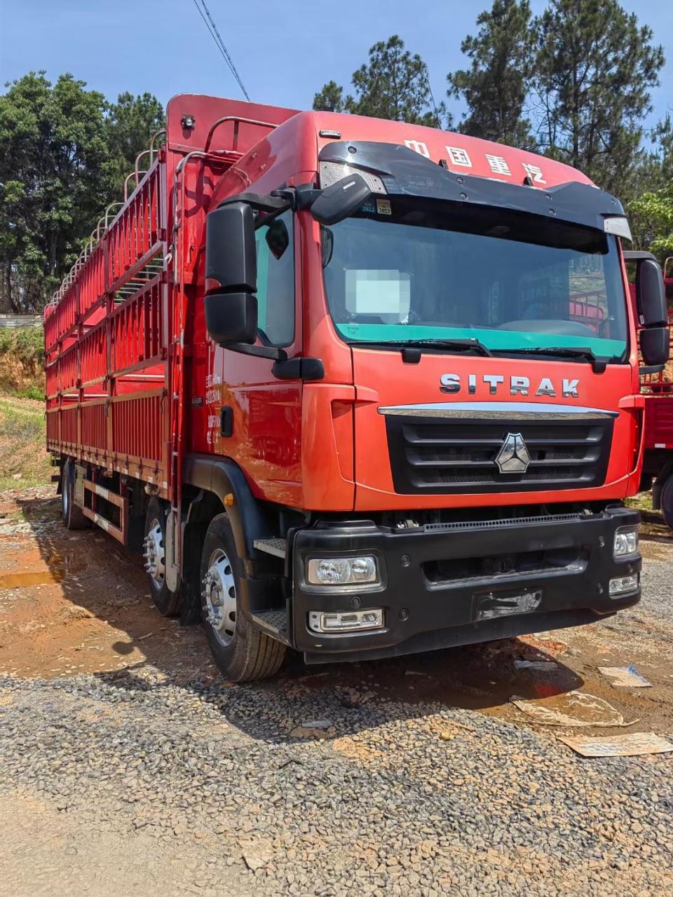 21年10月国五汕德卡9.6米高栏三桥车,280马力保险同步出售