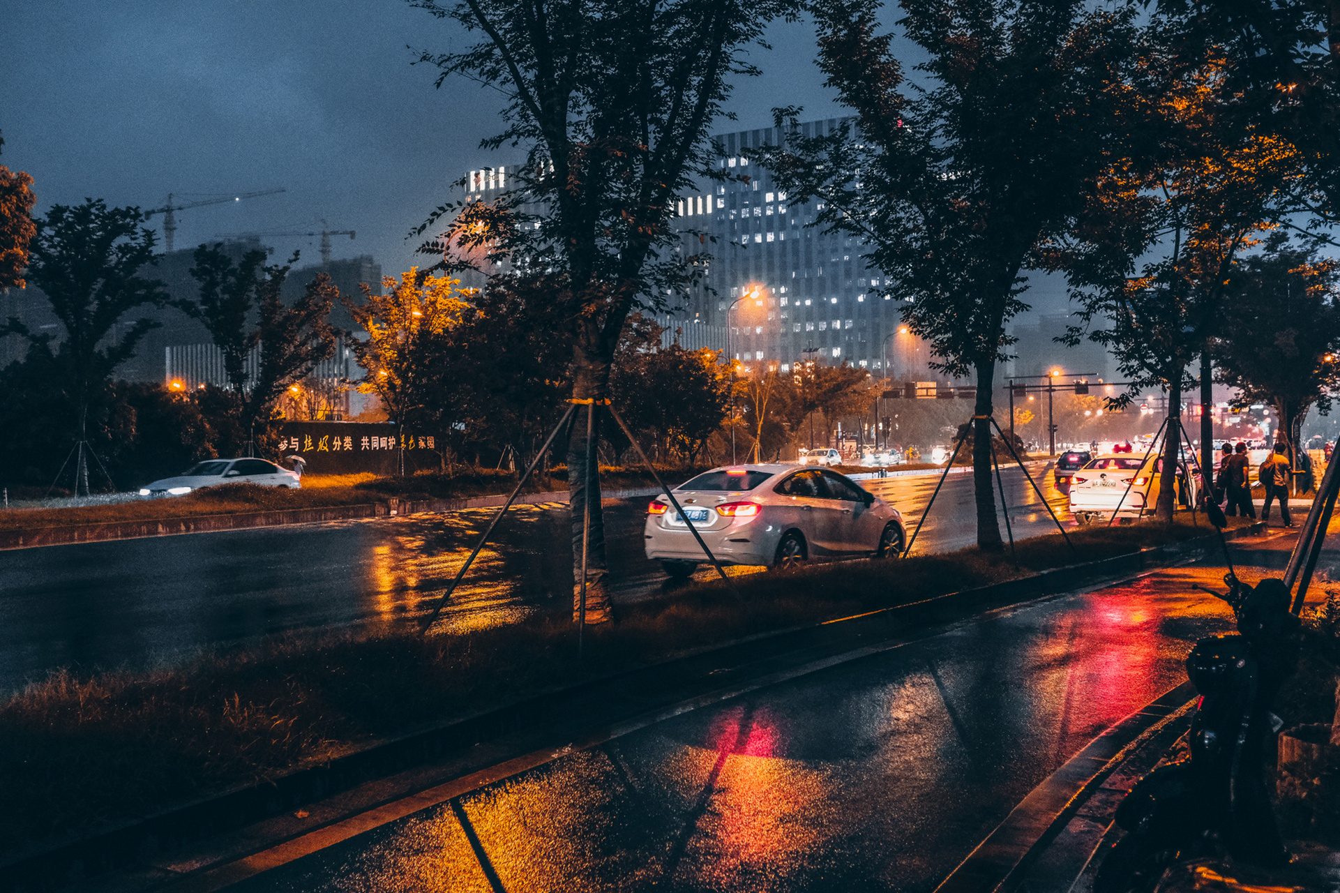 凌晨下雨的图片真实的图片