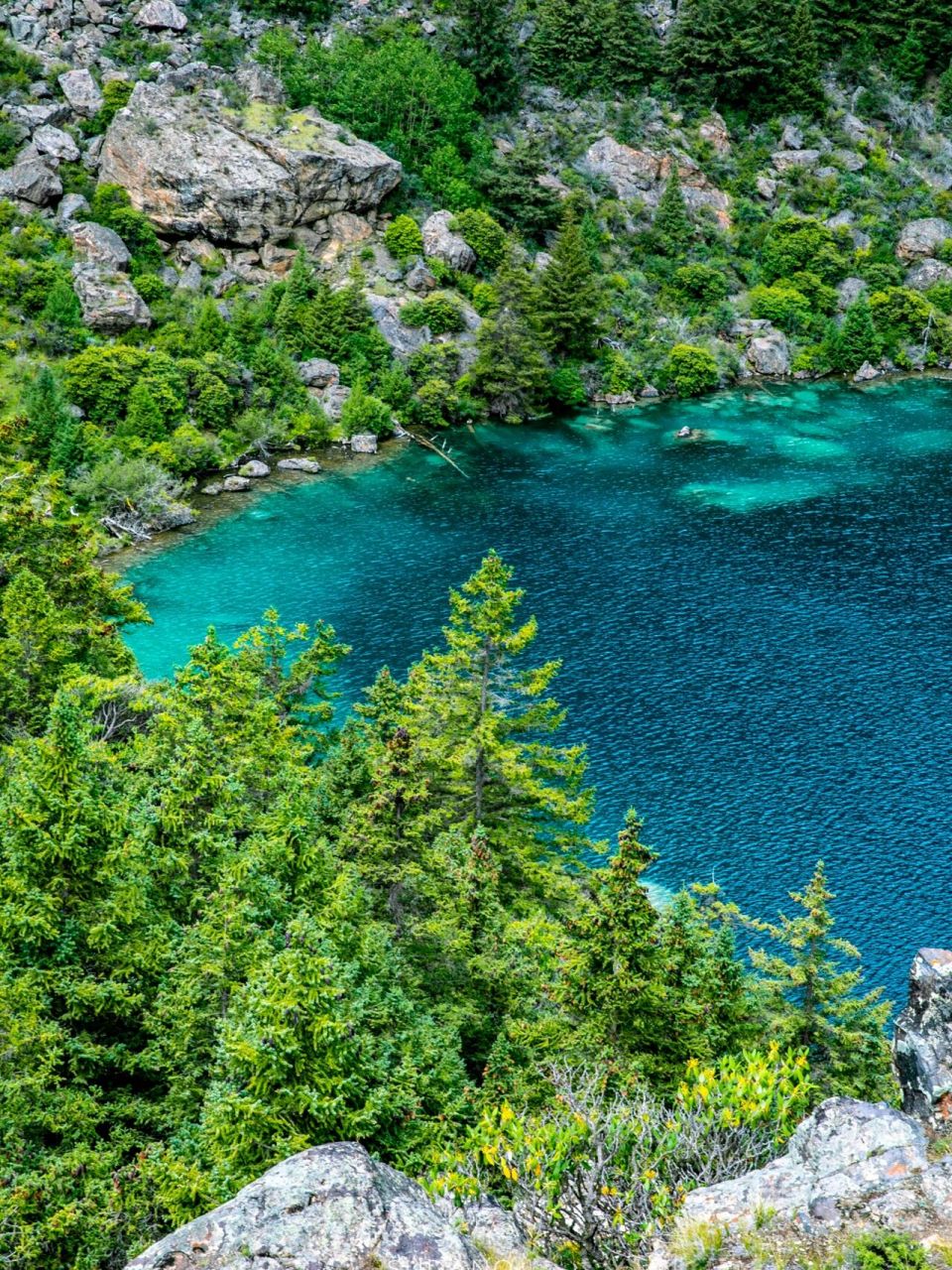 三色湖|西藏最美湖泊之一,湖水比海蓝 昌都的山水,有大气苍凉,也有