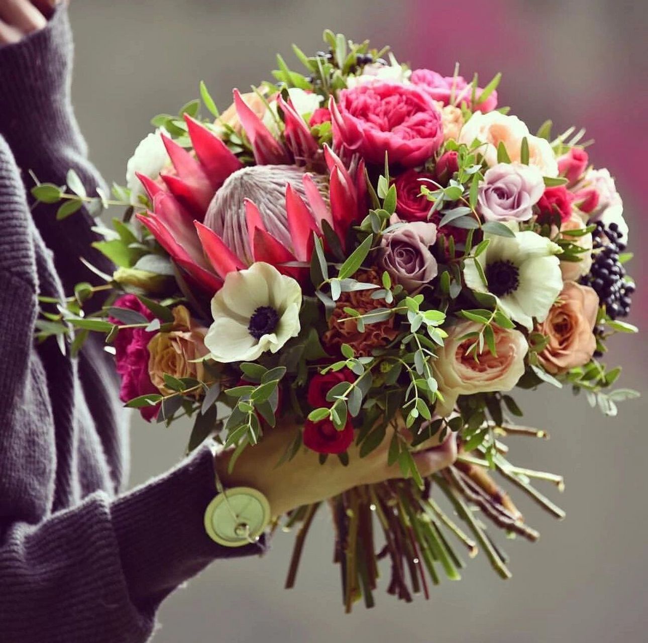 半球形新娘手捧花:是经常用到的一种传统手捧花形式,如果新娘的礼服为