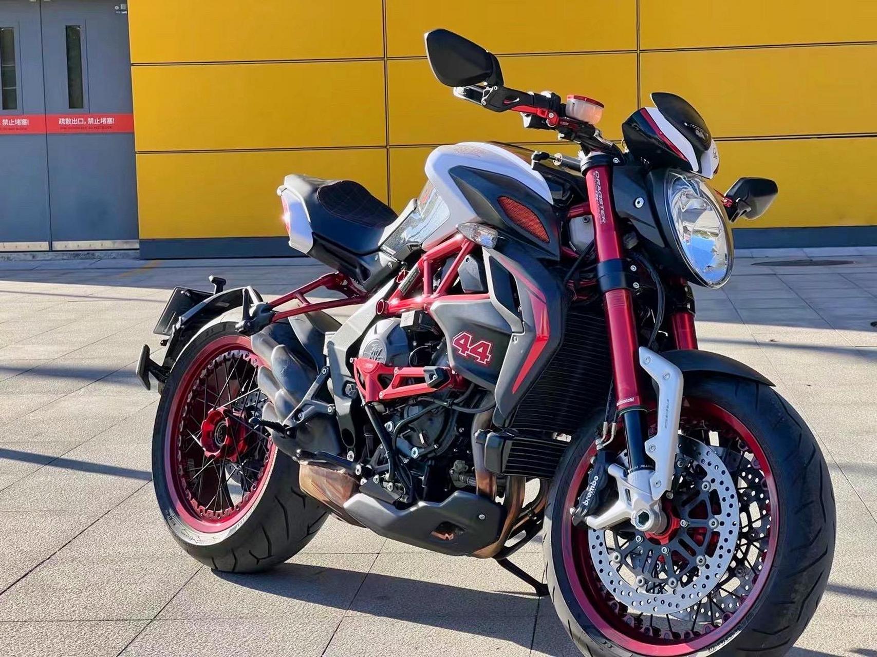 2018年奥古斯塔d800rr lh44 汉密尔顿联名dragster800rr系列天花板