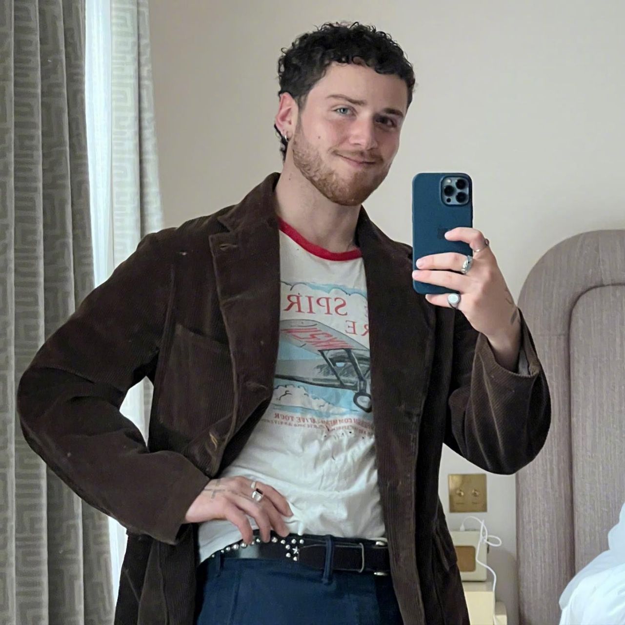 美国创作歌手 bazzi 最新自拍曝光:  #bazzi