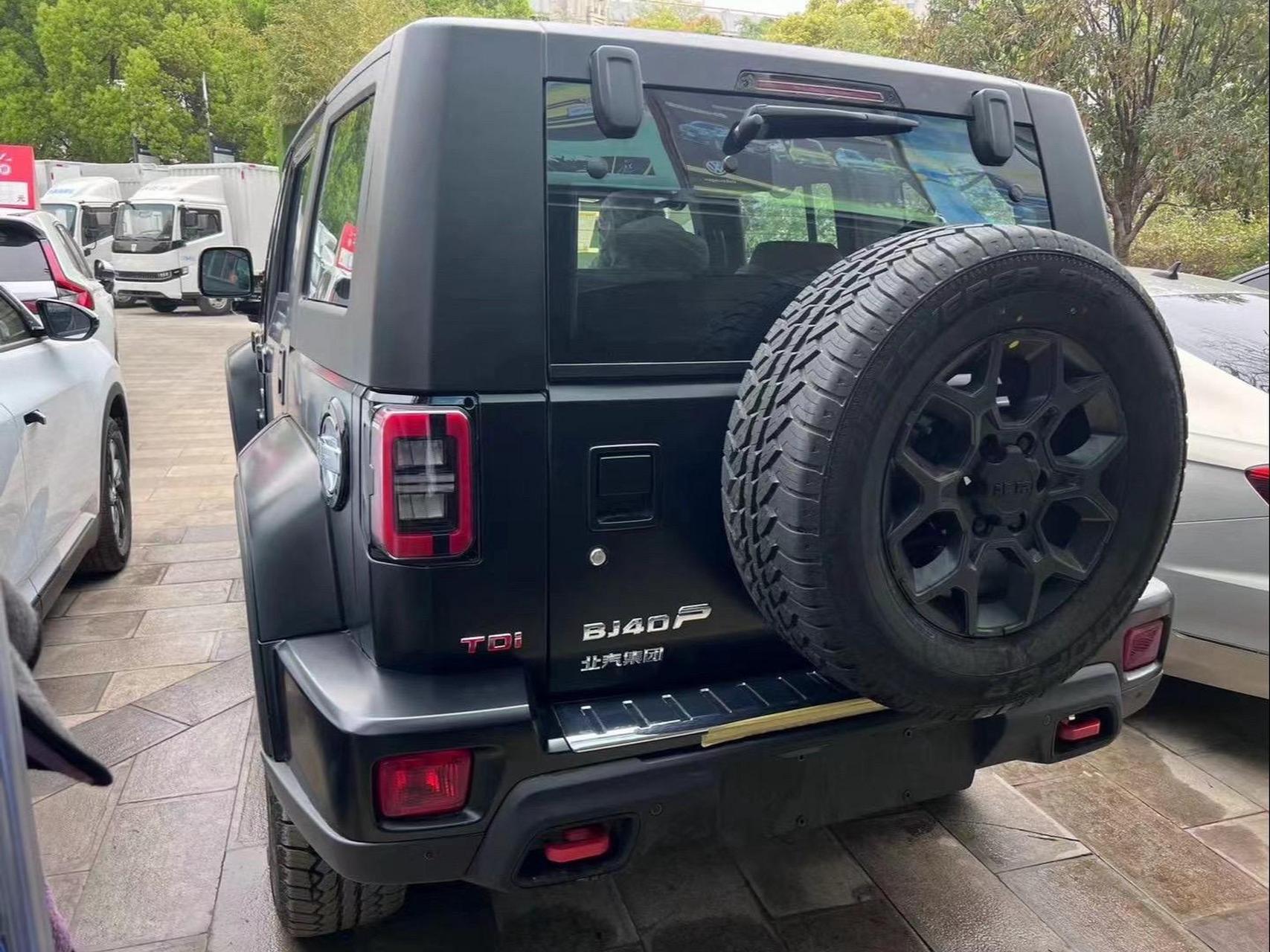 北京bj40 荣耀版 155800  2.0柴油四驱 非承载式车身 真野