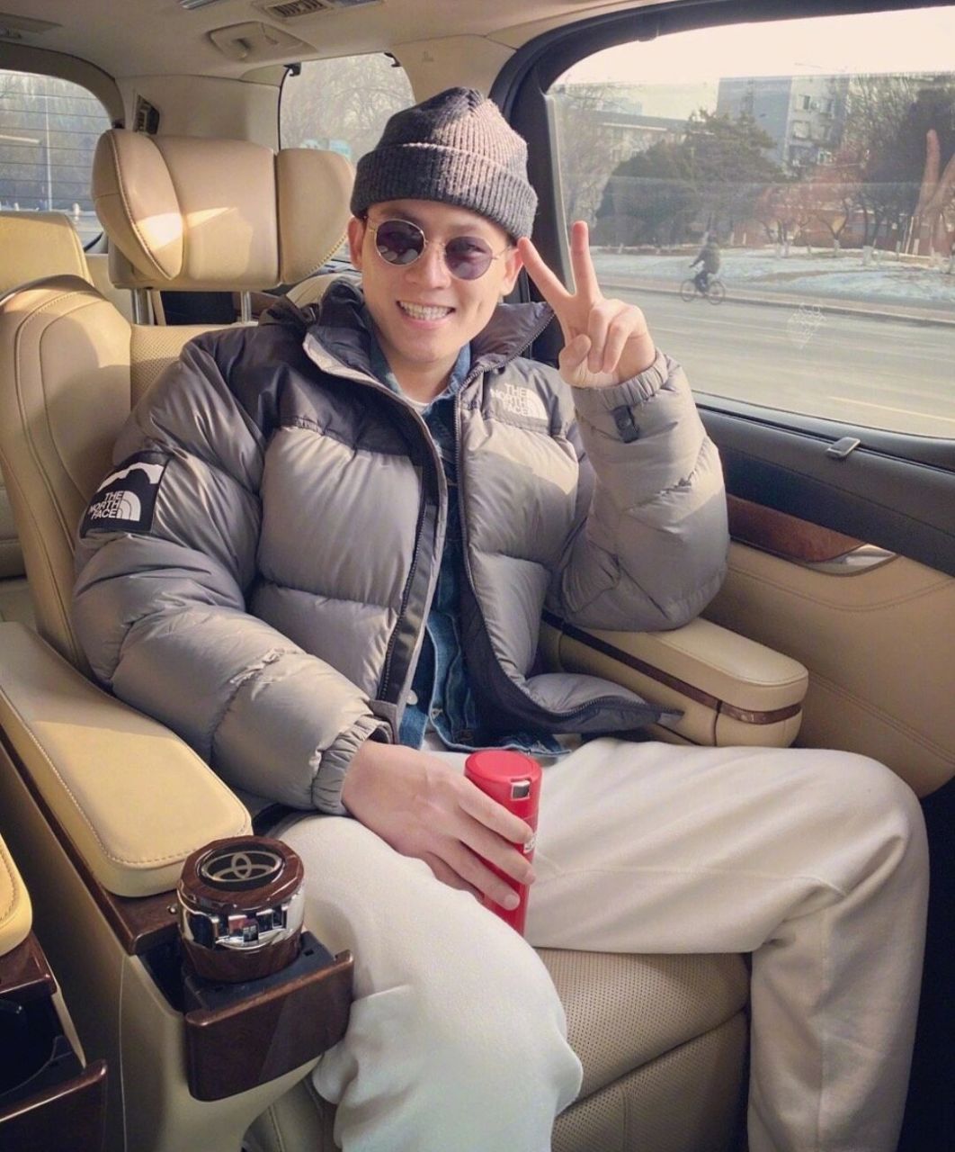 欧豪 | 少年的酒窝很迷人  欧豪小时候很调皮,过年的时候长辈们在客厅