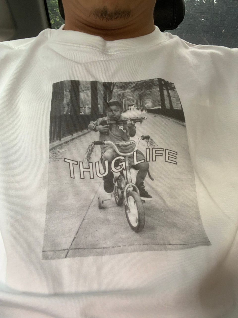 《八九岁小孩也叨念着匪徒梦》