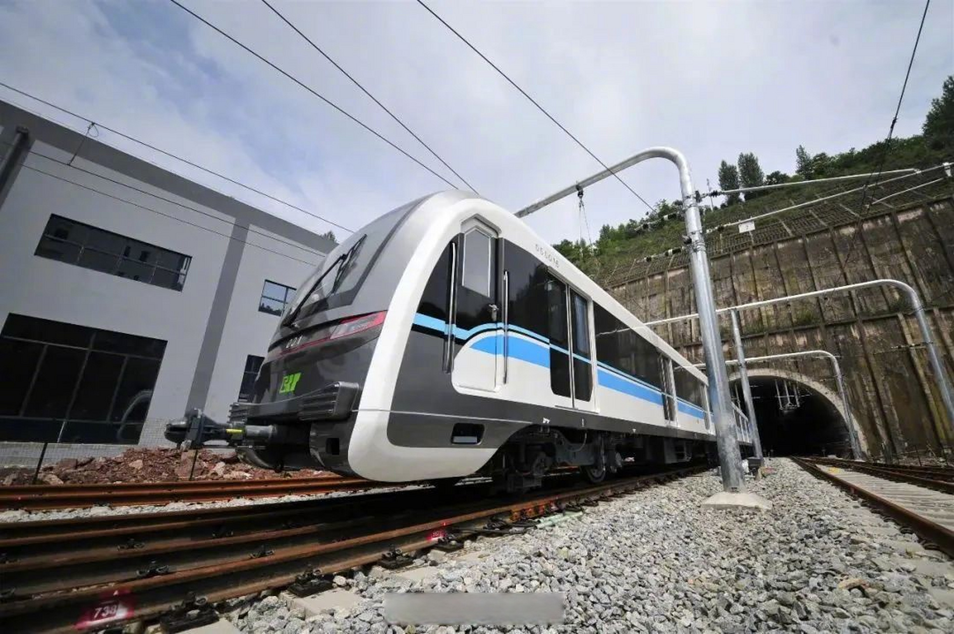 【#重庆轨道交通5号线北延伸段通车#】2月27日,由中国建筑 牵头组织