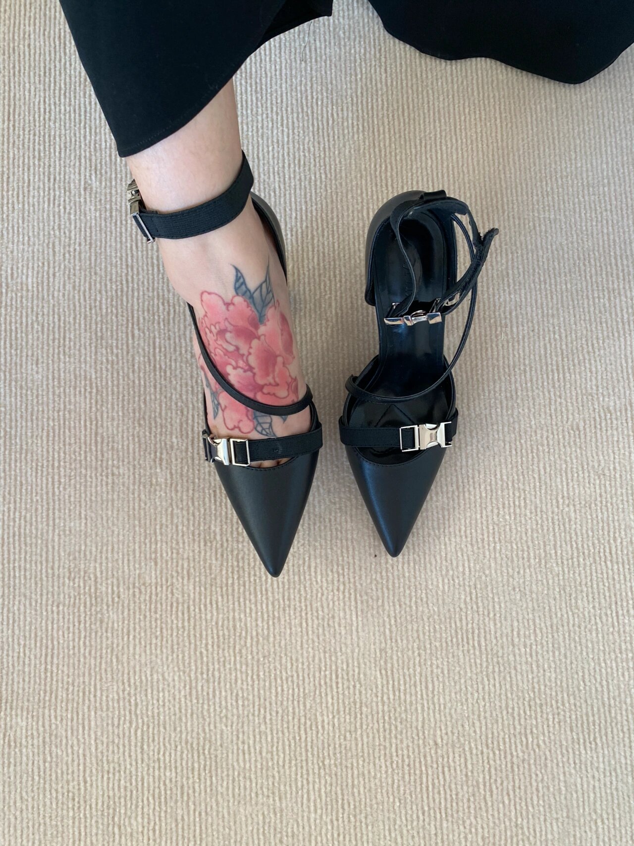 781598大家好奇的脚背纹身 图来咯