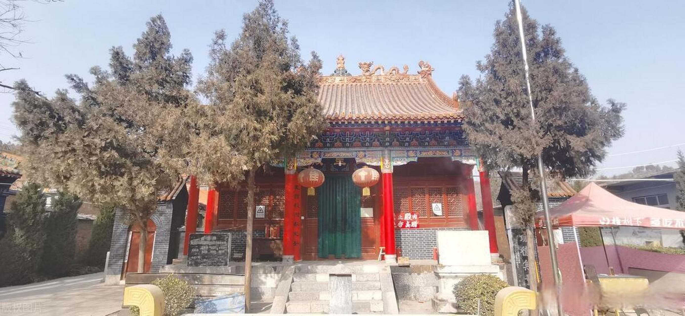 安阳县西南有座山叫宝山,就在这座宝山的山沟里,有一座大寺院叫灵泉寺