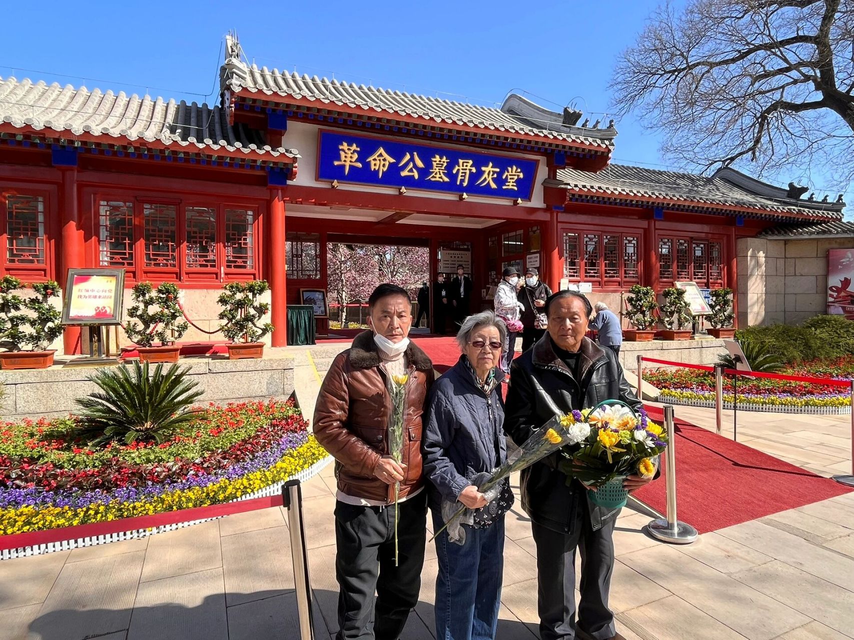 八宝山革命公墓 延续红色精神,拥护共产主义, 以革命先烈的精神作为