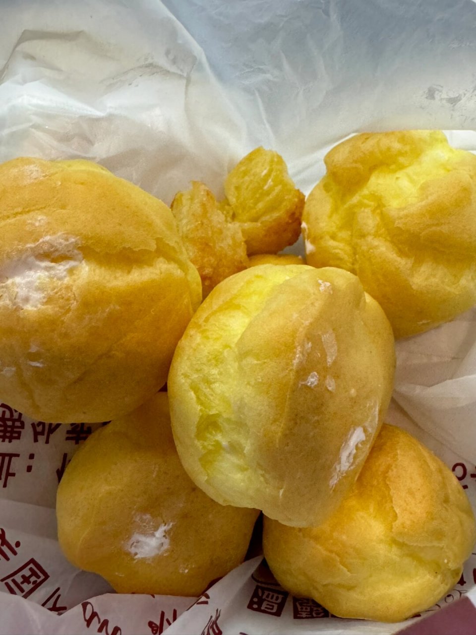 肉松小贝和6个泡芙花了11[黑线] 都是大学生排队在买 确实不错 #西安