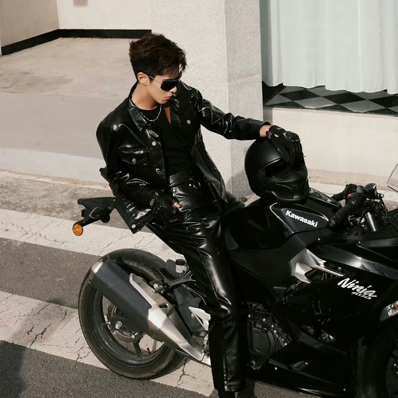 男明星机车造型盘点   没有看过王鹤棣机车照的人有难咯～好帅好bking