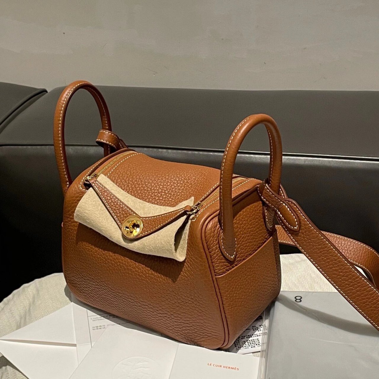 6w拿下爱马仕minilindy 今天南京一位小姐姐急÷爱马仕minilindy金棕