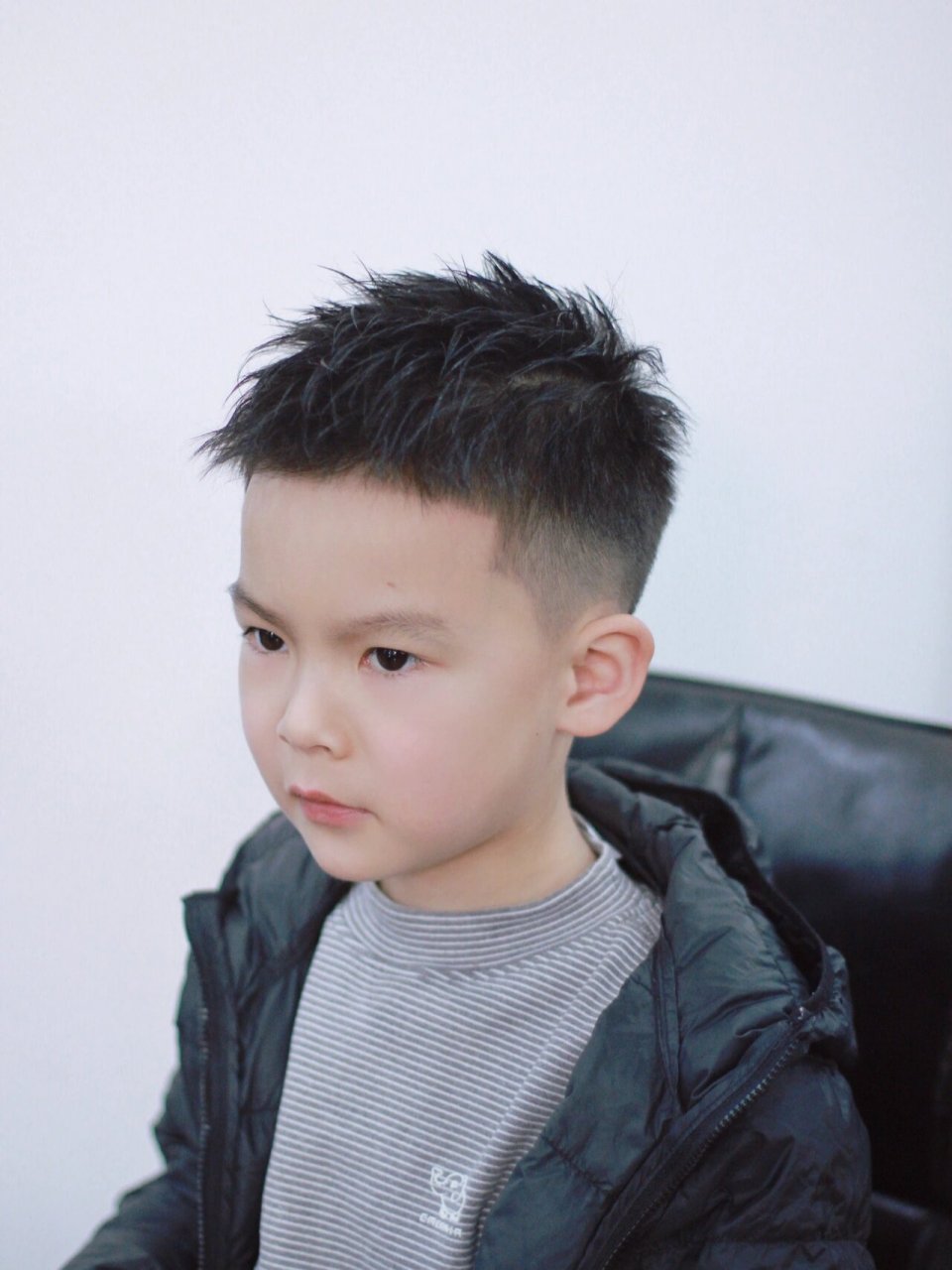 小男孩发型短发寸头图片