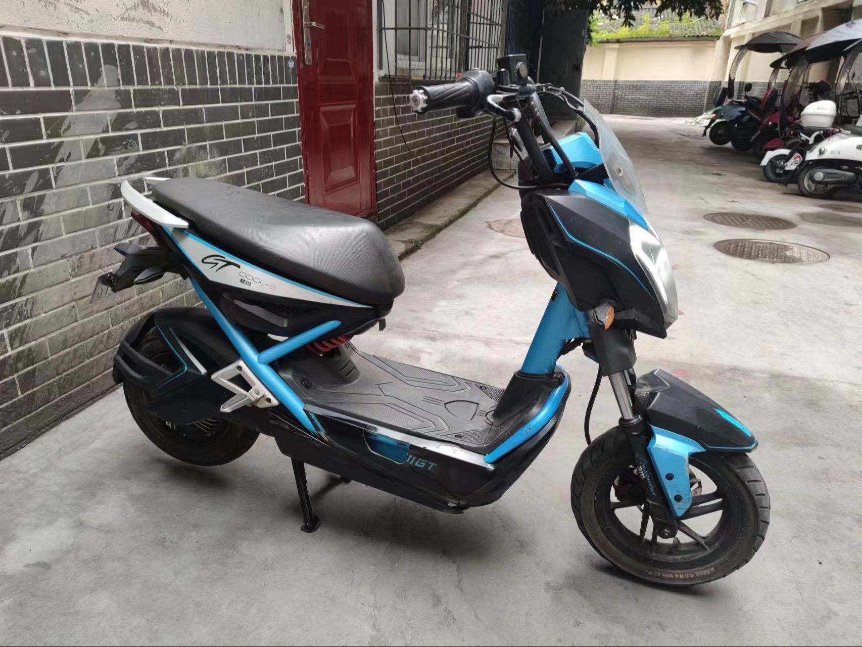 这个爱玛的战鹰48v21安大电池.