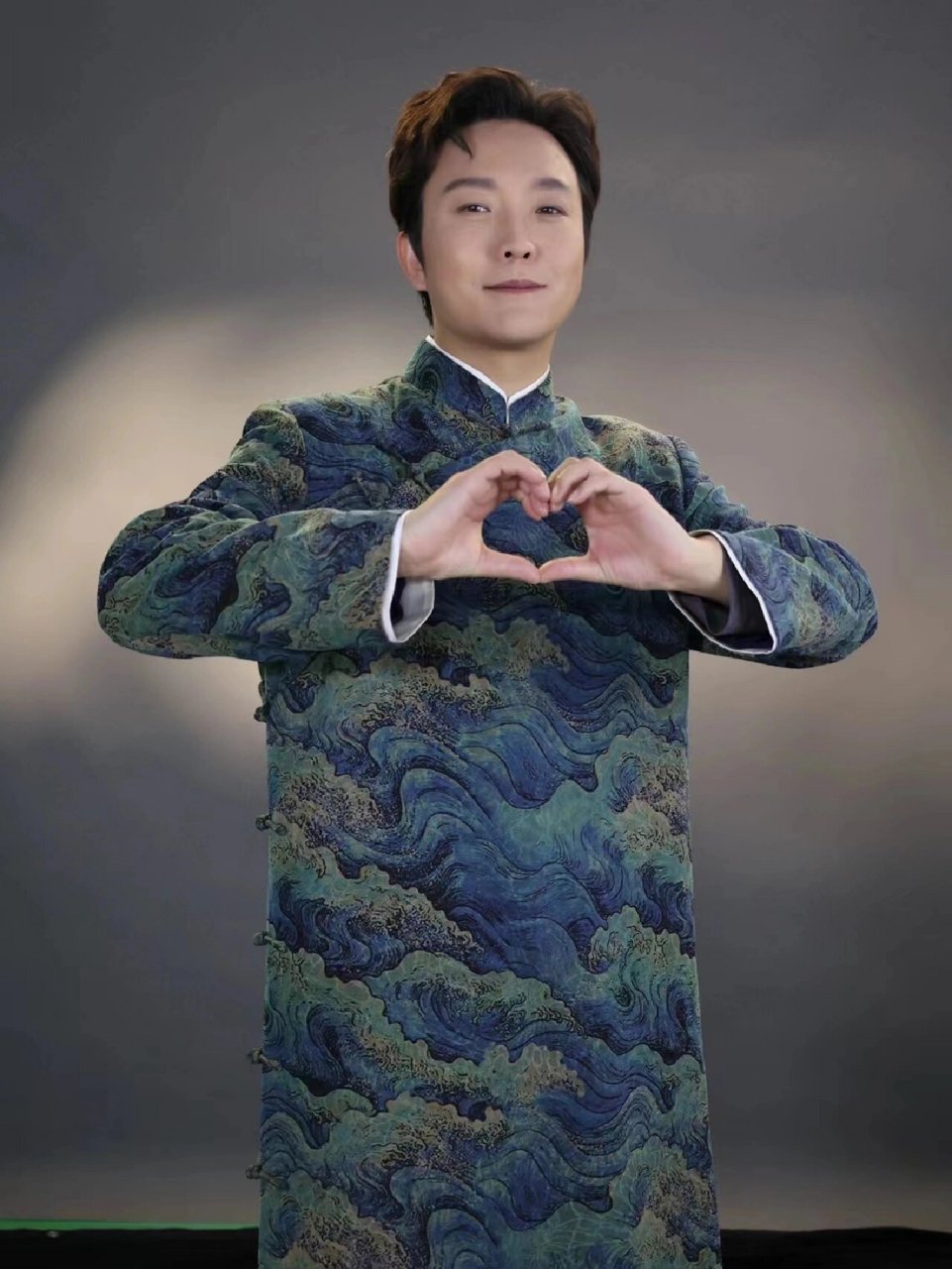 每天认识一个明星—李玉刚 【简介】 李玉刚 1978年7月23日,出生于