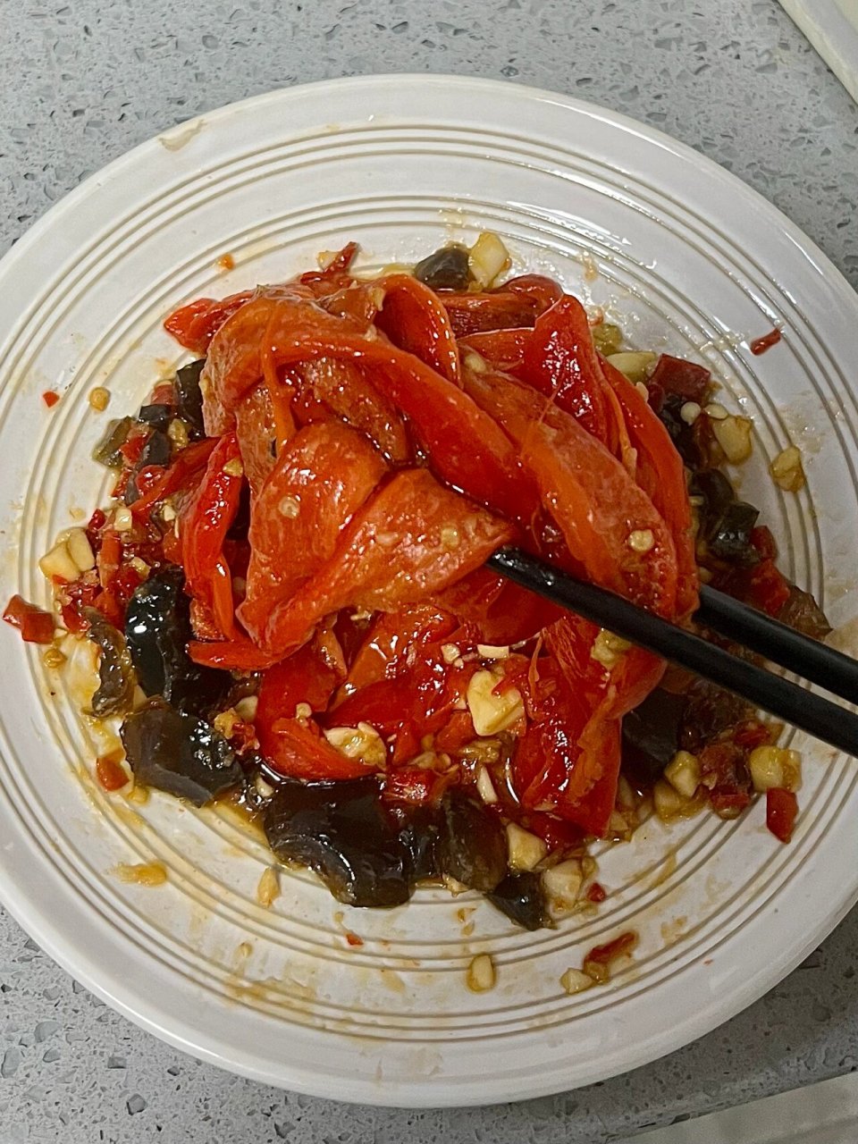 好吃是好吃,就是有点费筷子…01 这是我吃过大红椒做好吃的做法了