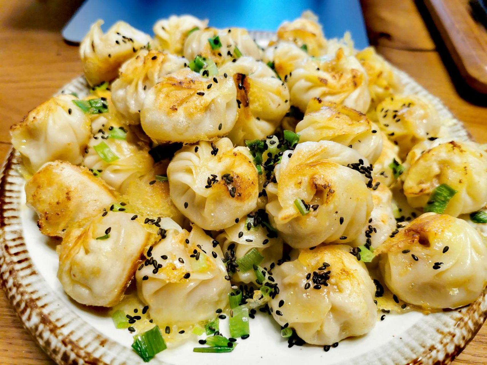 巧用饺子皮,来做超好吃的拇指生煎~ 饺子皮,馄饨皮可真是拯救厨房和面