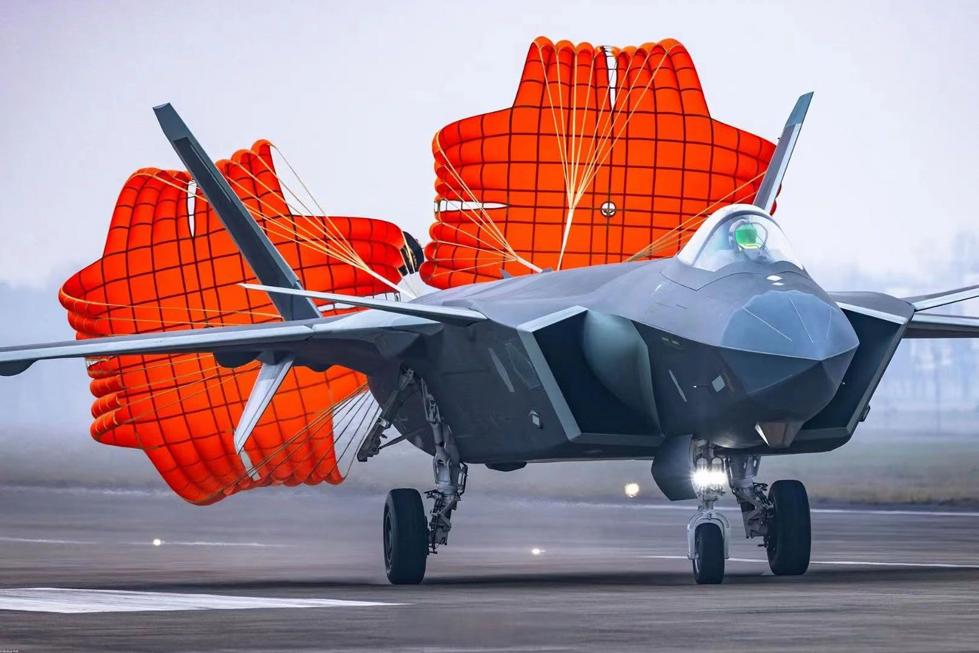 歼20酷炫壁纸上新#】战鹰列列,守护万里苍穹!