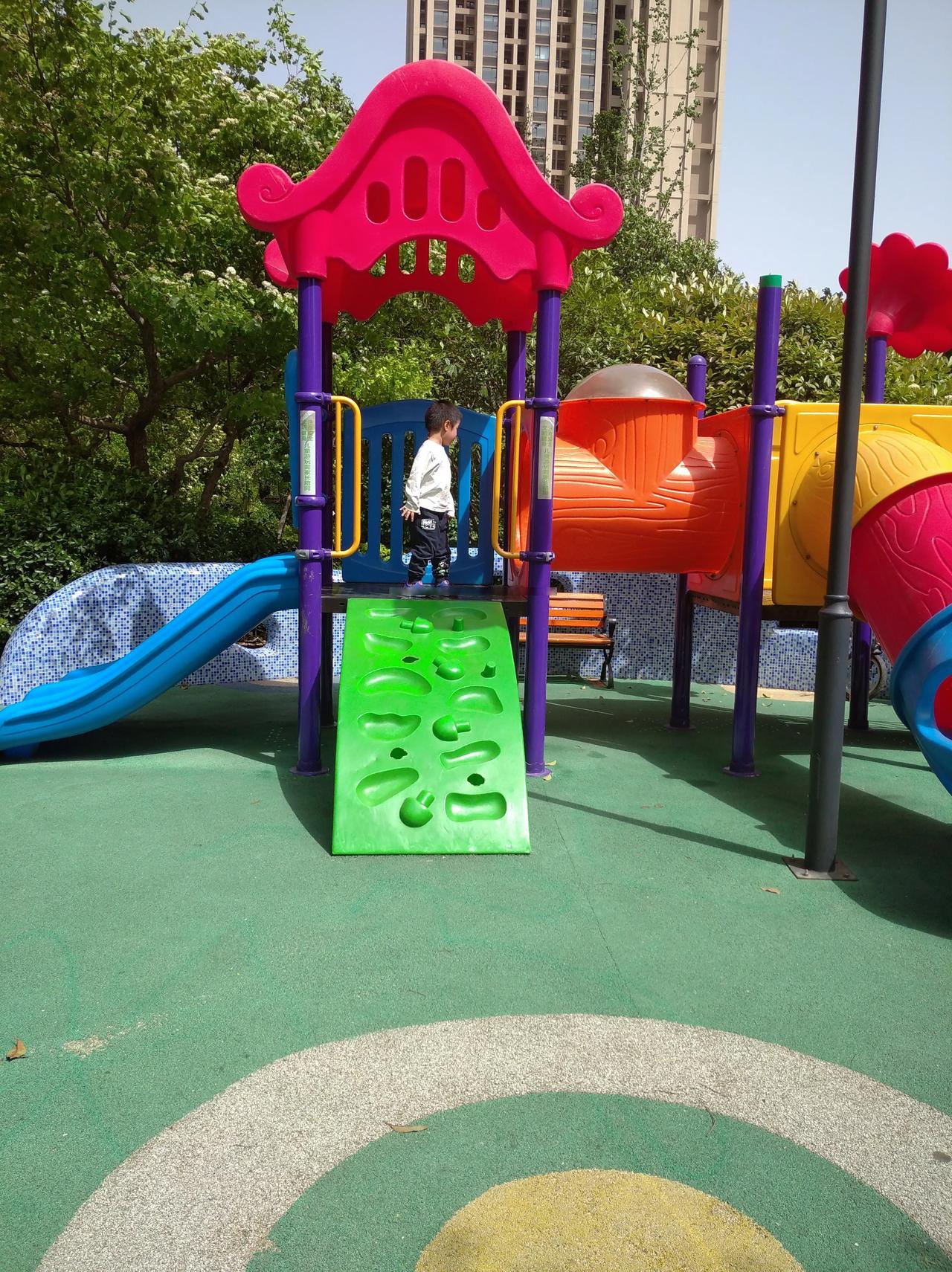 下午出来玩儿了,天气挺好的,风不大,阳光很好