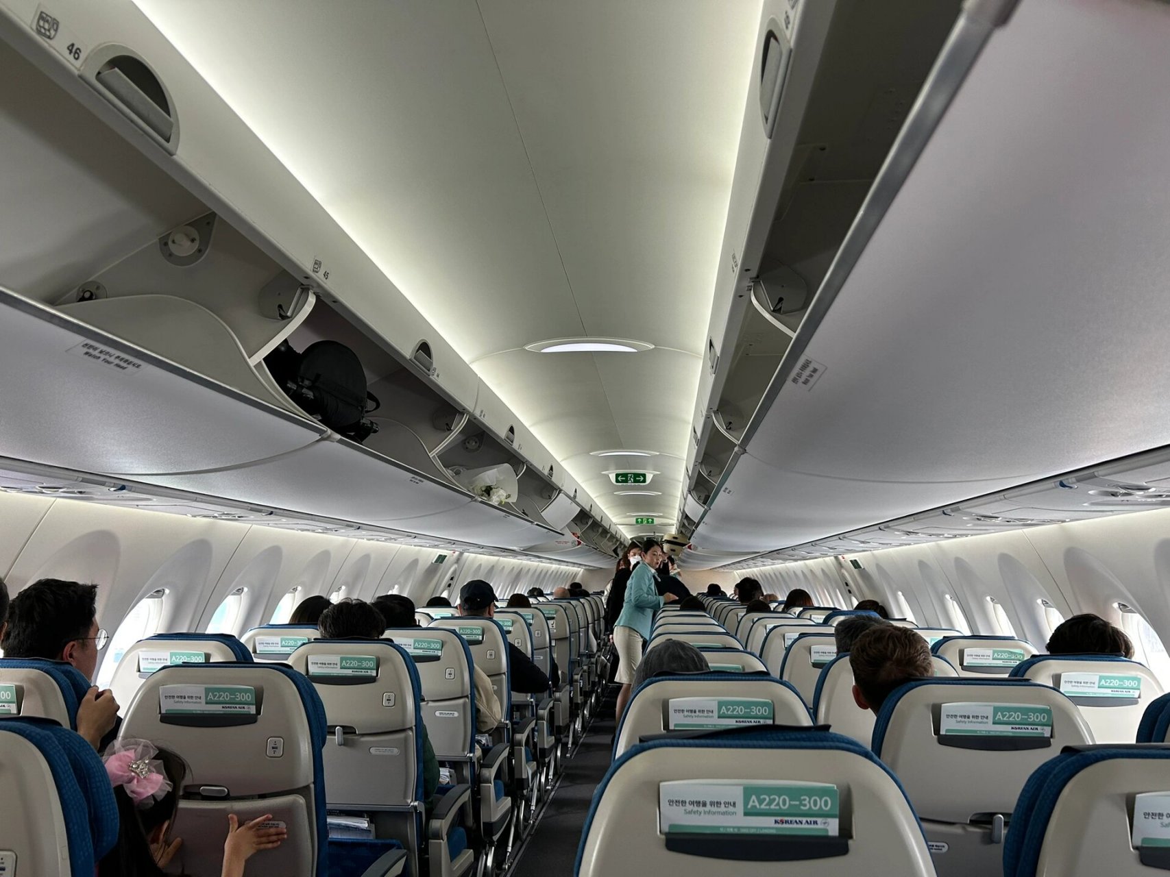 大韩航空空客a220初体验 国内短途航线45分钟,飞机总发出怪怪的声音.