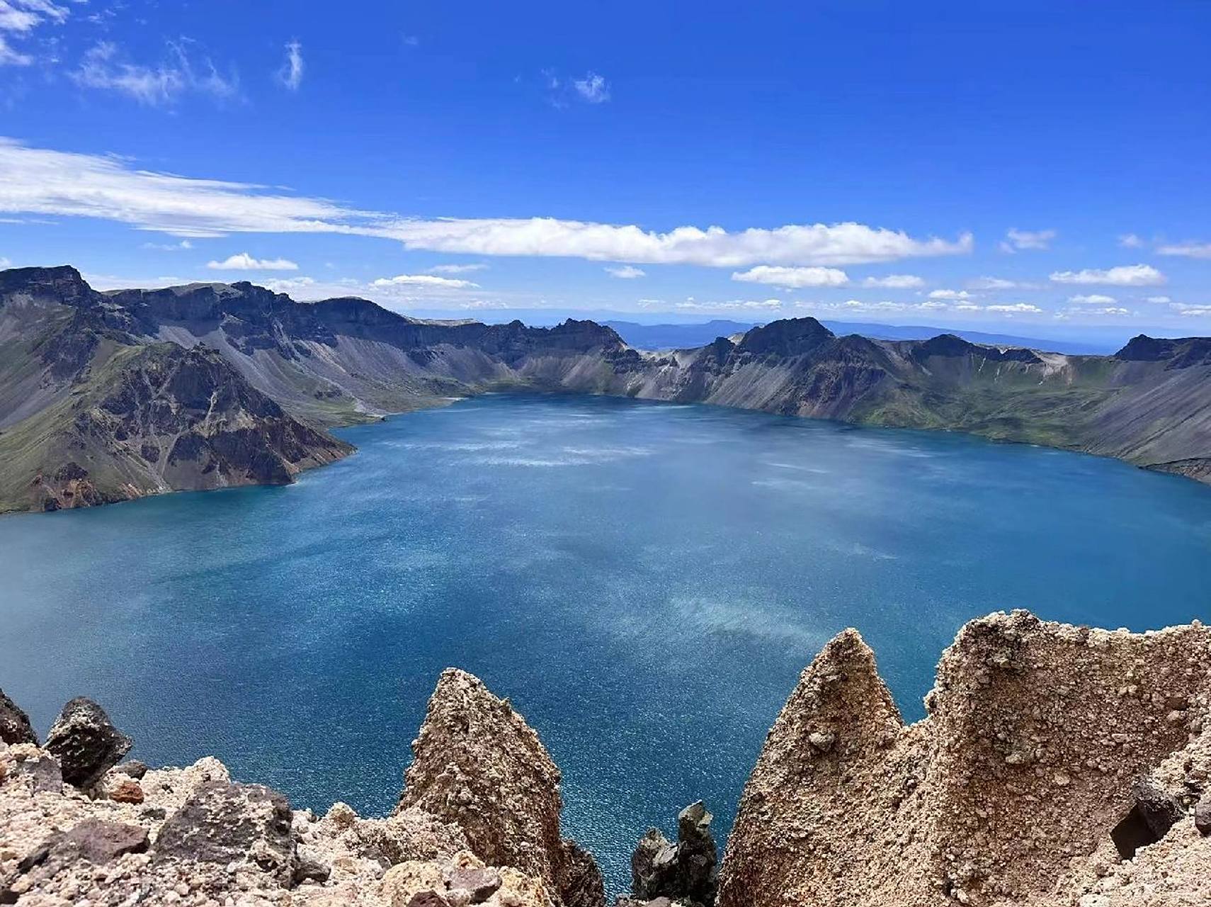 长白山最新天气预报 今日长白山的天气非常晴朗温度适中景色非常宜人