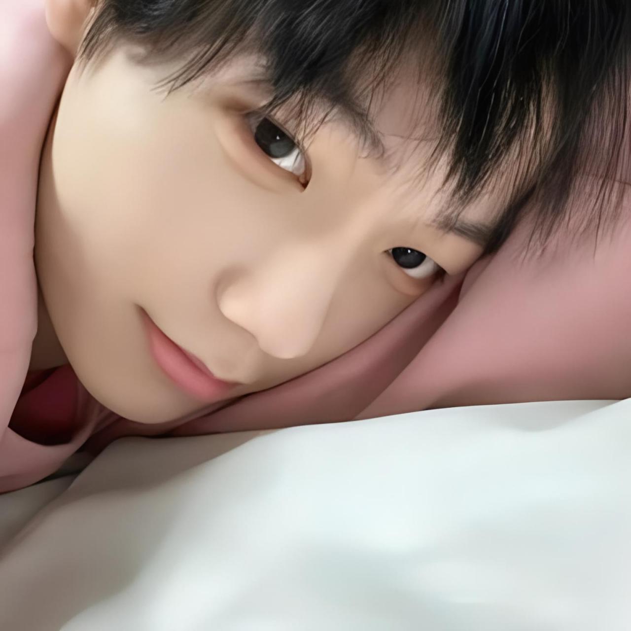 集美们09,今天我要给你们分享一组超帅气的真人男生图片91!