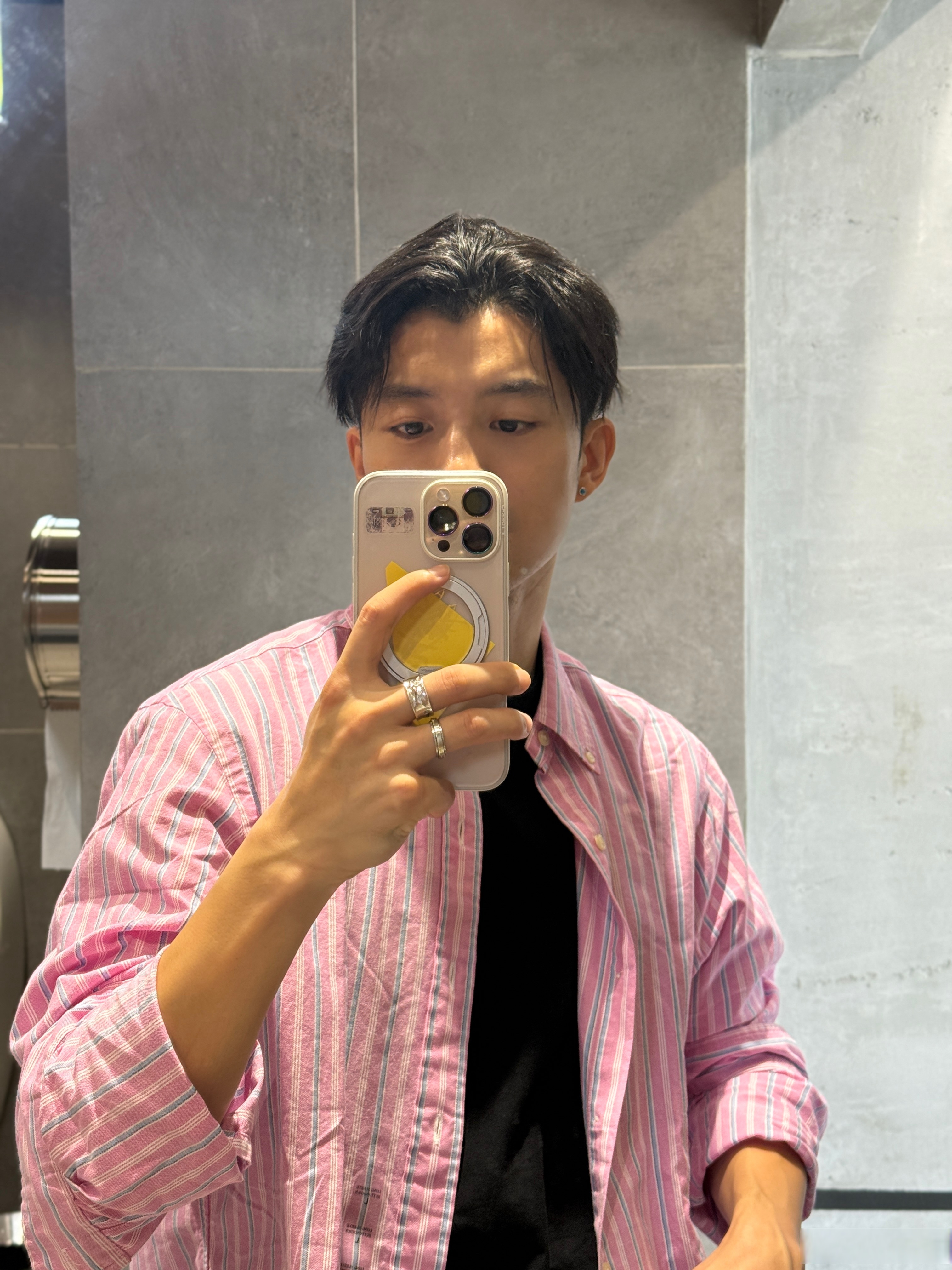 酸面包沾着香浓蘑菇汤,浓香腻