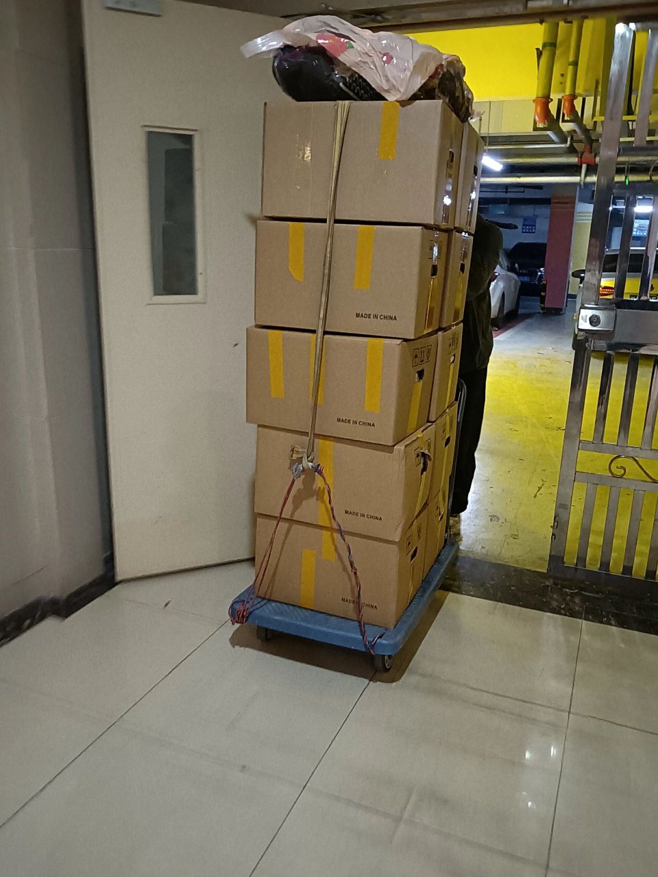 成都搬家拉货面包车搬家货车搬家 今天晚上在大丰帮老客户搬家,东西