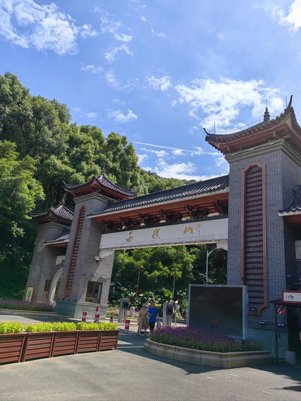 96 西樵山南海观音绝对是世界上最大的观音坐像,身材高达多少呢?