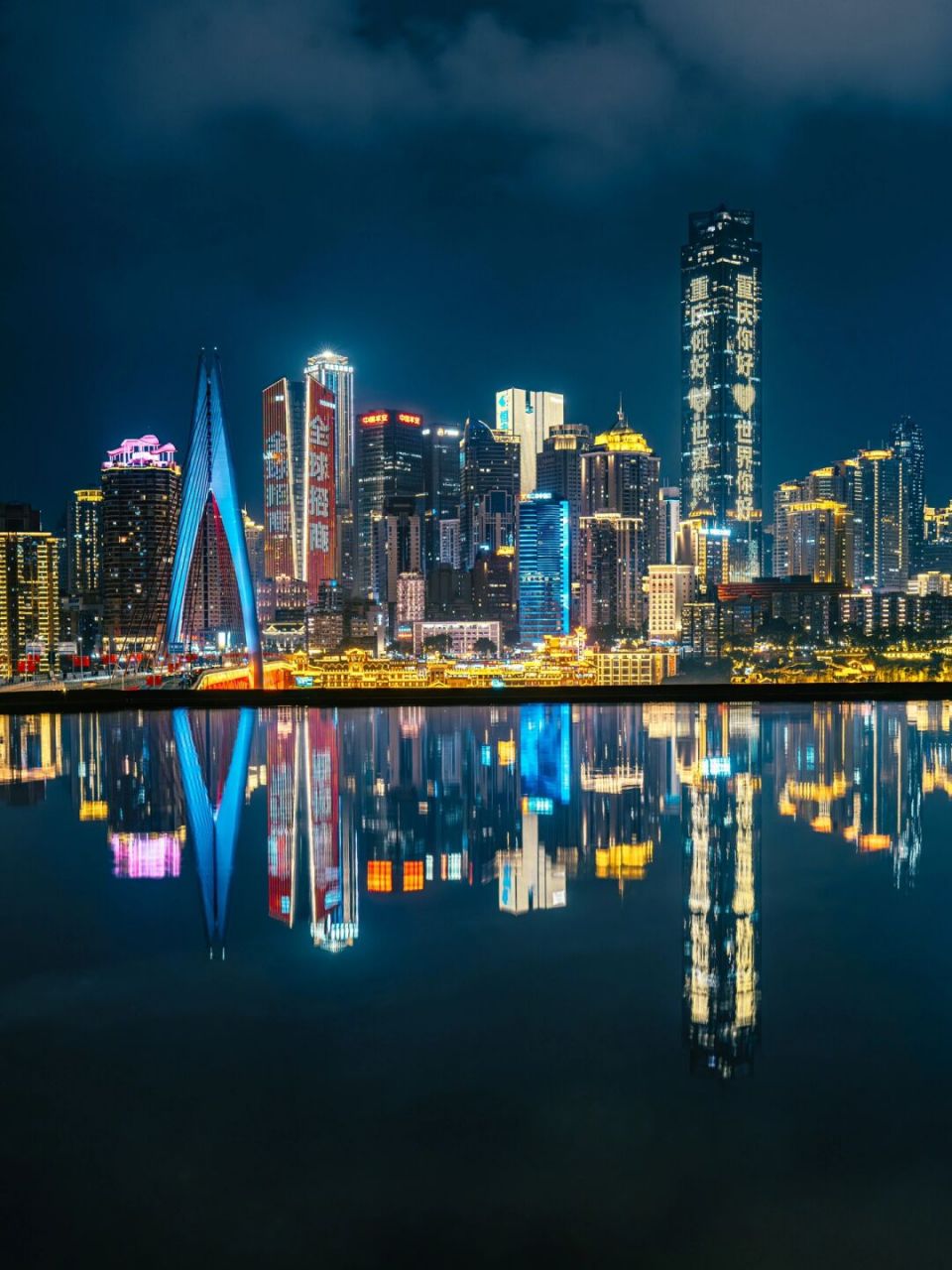 图16615:南滨路钟楼广场对面的烂尾商铺里,导航到南滨路钟楼广场