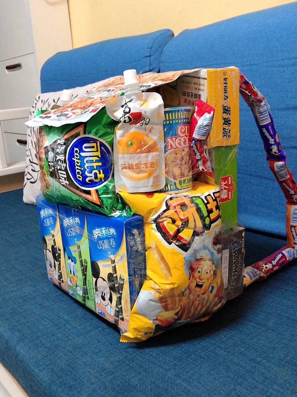 赶紧卷起来,前阵子侄子生日自己动手做了这个零食背包94送给他,老