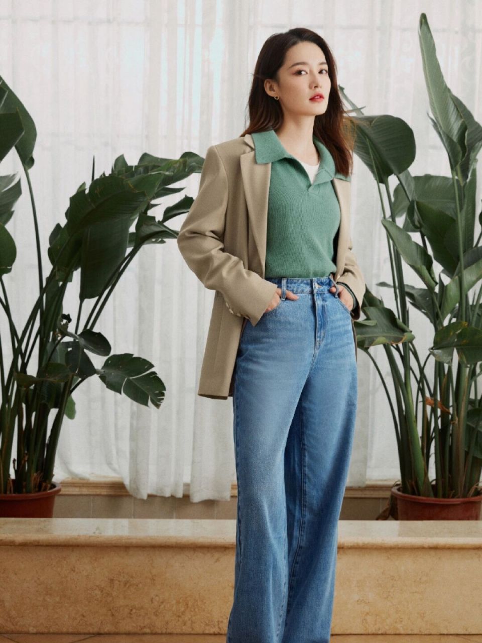 李沁植物阳光房随性大片|北京实景影棚 李沁最新代言照片 植物阳光房