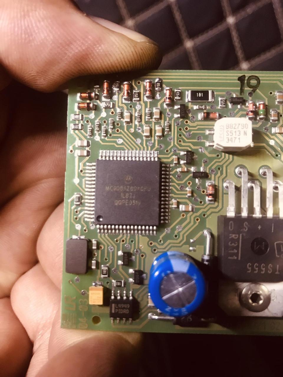 奔驰唯雅诺减震器,故障码,左后传感器信号不可信