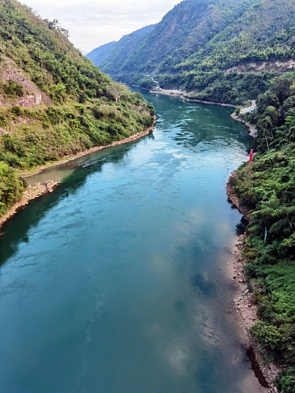 澜沧江的水 一条河流(境内称之为澜沧江,境外称之为湄公河),上游的