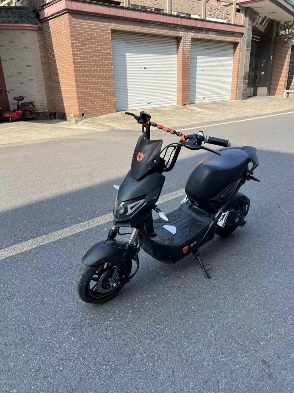 雅迪战警高速电摩72v车架 车况精品,  全新超微石墨烯电池续航70公里