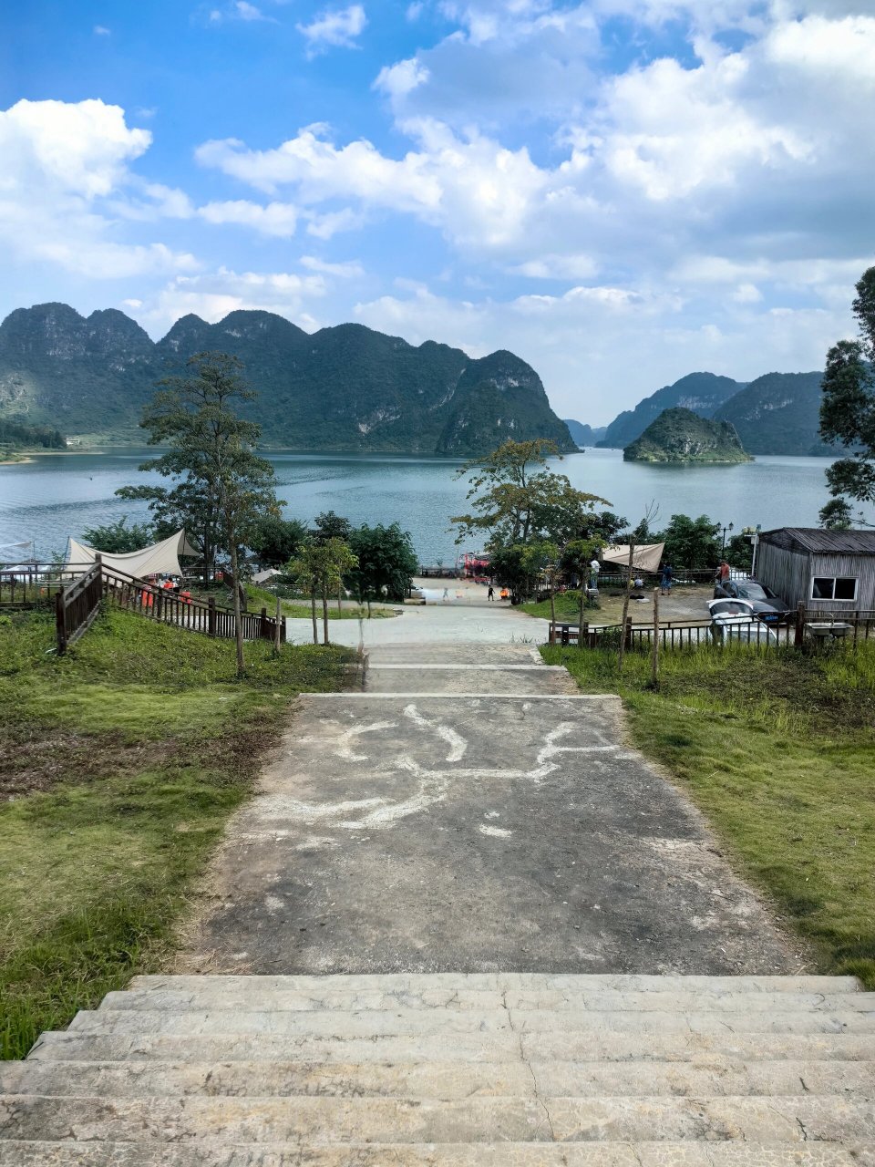 广西靖西渠洋湖坡谷汽车营地 号称最美汽营地    靖西渠洋湖坡谷汽车