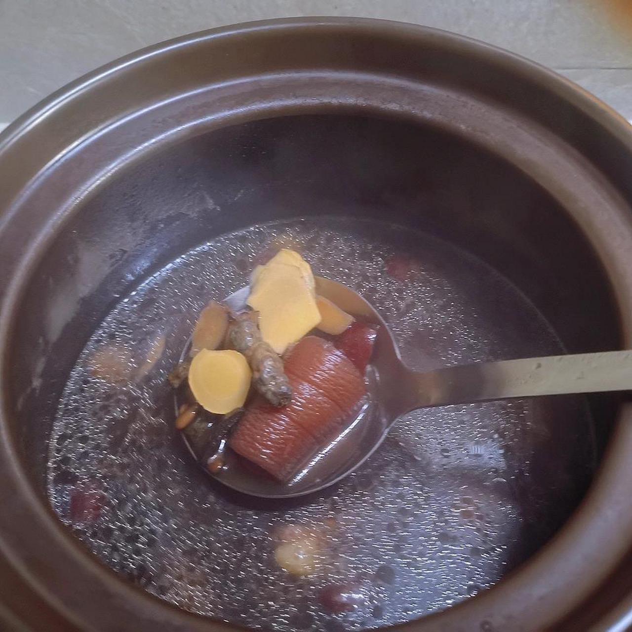 强腰健肾——猪尾汤 功效:补肝肾养血,增强免疫力,调节体虚,适合腰酸