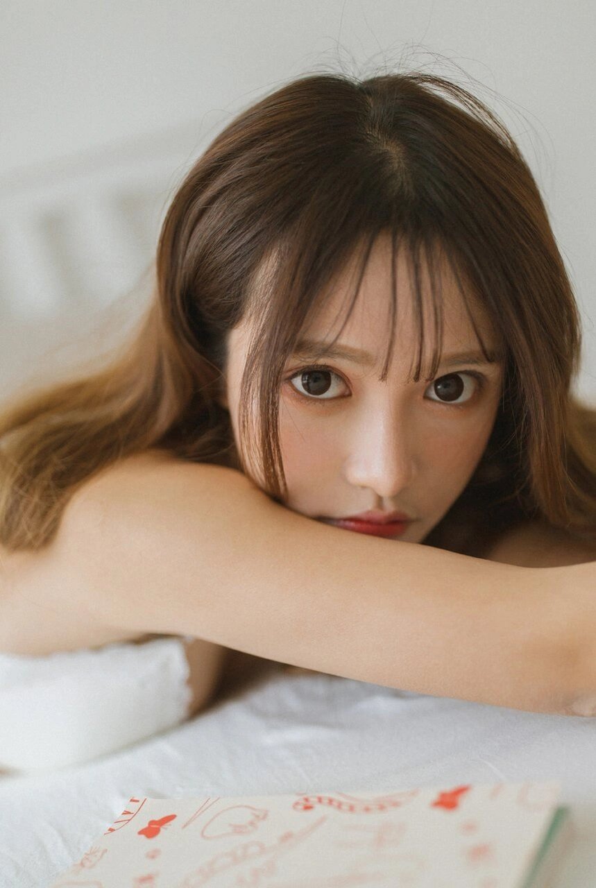 性感女神美胸模特酥胸美女手机壁纸