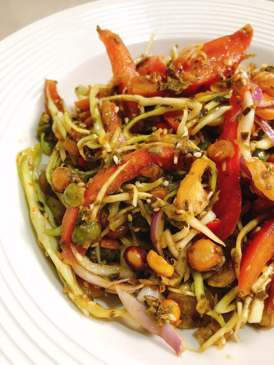 缅甸9898美食——拌茶叶豆 芒市人都会做的缅甸沙拉 食材组装起放