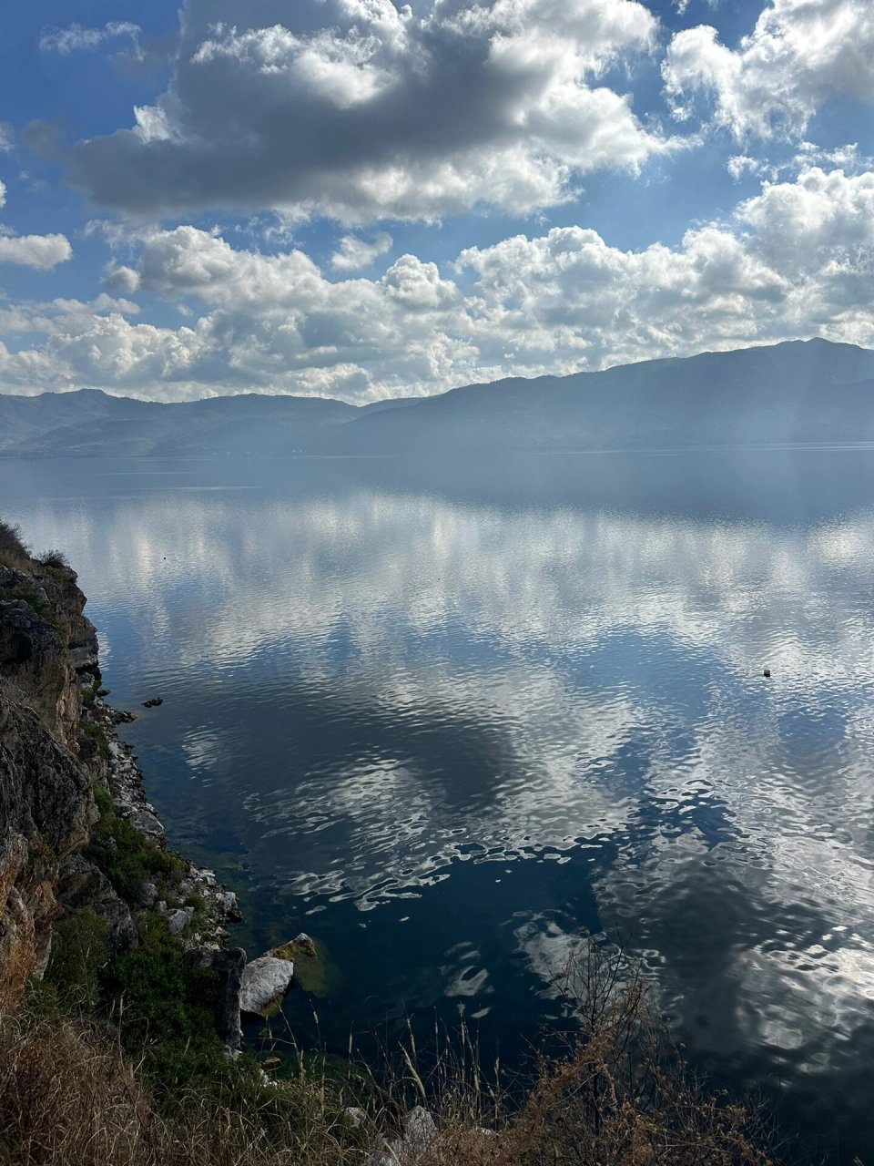抚仙湖孤山图片