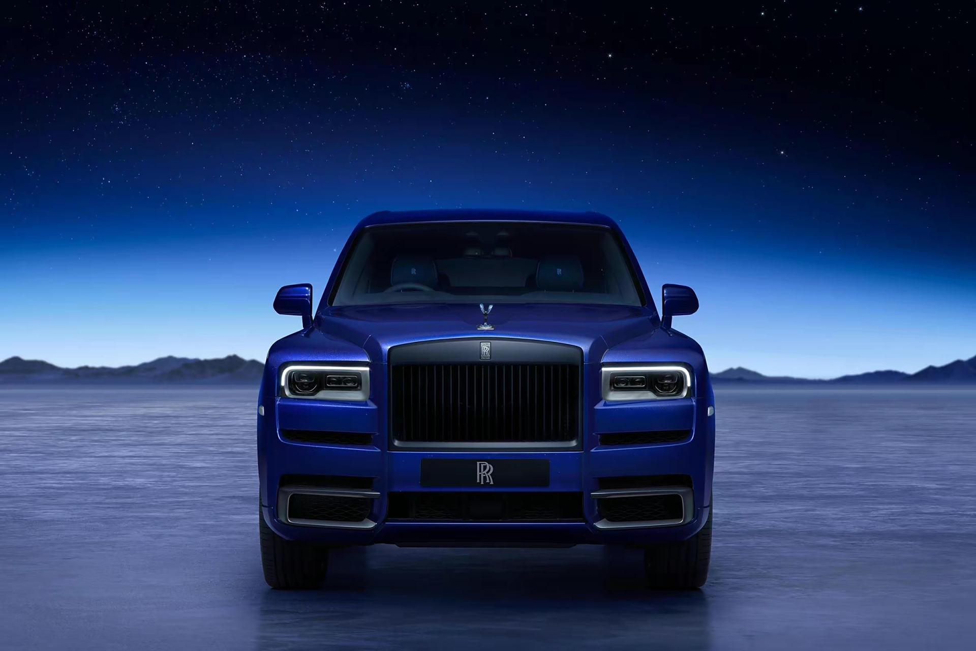 劳斯莱斯库里南black badge blue shadow,采用专属定制蓝色车漆,动力