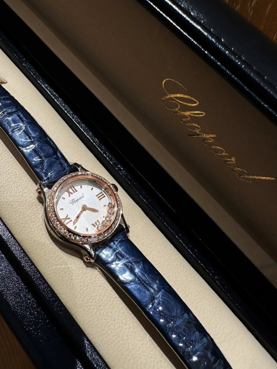 萧邦chopard 全新25mm快乐钻石腕表 全新尺寸 石英机芯腕表 日常穿搭